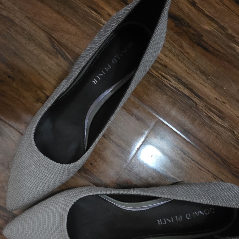 Women's Donald Pliner Suzette Pump In Light Taupe. Never Worn. Size 9.5 - Picture 9 of 10